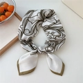 Foulard quadrato in lino e cotone bianco con stampa floreale marrone e bordo verde - Cornice di Foglie Khaki