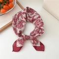 Donkerrode zijden sjaal met paisley-patroon in een decoratieve knoop voor de hals - 55*55CM / Rode Rand Paisley Patroon