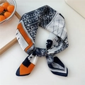 Carré de soie en coton et lin bleu marine et orange avec motif floral élégant - Patchwork Floral Anglais Jaune Marine