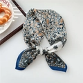Carré de soie en coton et lin avec imprimé floral bleu marine et orange élégant - Arbre à Fleurs d'Oeuf Paisley Bleu
