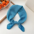 Foulard in cotone e lino a quadretti bianchi e blu con decorazione di piccoli frutti - Gingham Blu Scuro