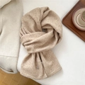 Detailstruktur des beigen Wollmischschals mit dekorativem Metallknopf-Akzent - Beige Kaffee / 36*170cm