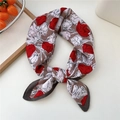 Sciarpa in seta tortora con stampe di tulipani rossi e bianchi annodata con eleganza - 2 Cotone-Fiore di Carta Rosa Loto (Tulipano)
