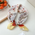 Foulard di seta paisley crema e giallo con dettagli di stampa a fiori rossi - Linea Petalo Rosso (25be)