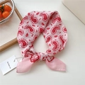 Foulard quadrato rosa con motivo paisley in cotone lino e nodo dal design elegante - Paisley Labbro Rosso Rosa (32be)