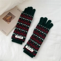 Detalle de guantes de invierno de punto con motivos geométricos nórdicos verdes y rojos - Talla única / Jacquard Verde Casa de Doble Capa (2DD双层小屋T绿)