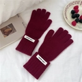 Détails du tricot de gants d'hiver rouge bordeaux avec poignets côtelés et étiquette - Taille unique / Bordeaux