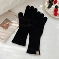 Detail of 100% wool knit gloves with classic cable pattern and warm long cuffs - One Size / Cable Knit Full Finger Gloves (6WOOL Leather Label) / Black