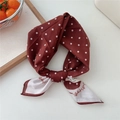 Morbido foulard in cotone rosso scuro a pois bianchi con elegante fiocco stile vintage - Pois Rosso Mattone