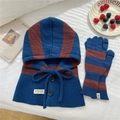 Dettaglio del set balaclava a righe e guanti coordinati in blu notte e marrone - Set Blu e Marrone (Cappello e Guanti)