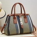 Grande borsa tote in tessuto multicolore con finiture in pelle marrone e chiusura dorata - Verde