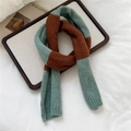 Detail of color-block knit scarf in forest green and brick red with ribbed edges - Green & Caramel Contrast / 14*120cm