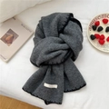 Dunkelgrauer Strickschal mit schwarzem Rand und BOWLOW-Label auf weißem Grund - Grau