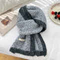 Sciarpa invernale in maglia bicolore grigio e nero con trama soffice ed etichetta logo - 22*158cm / Grigio (Feifei Grigio)