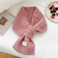 Roze gebreide kruissjaal met gespikkelde details en een minimalistisch geweven label - 18*83cm / Gespikkeld Roze