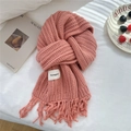 Dusty pink chunky knit scarf with tassels and white woven brand label on soft fabric - 19*165cm / Pink