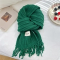 Dark green chunky knit scarf featuring long tassels and a minimal brand label - 19*165cm / Green