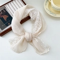 Beigefarbener Schal aus Baumwolle und Leinen mit Spitzenbesatz im eleganten französischen Stil - 25*98cm / Gebrochenes Weiß