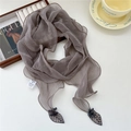 Écharpe longue en mousseline plissée gris foncé avec dentelle feuille et perles 3D - 15*180cm / Gris