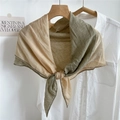 Sciarpa in misto lino beige e verde salvia con elegante bordo in pizzo all'uncinetto - Patchwork Beige e Verde