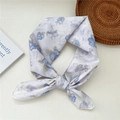 Foulard in cotone con stampa floreale blu e viola su sfondo bianco per le donne - 4cotton-Motivo Floreale Blu