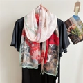 Écharpe en soie rose aux motifs floraux rouges sur une robe minimaliste - Grande Pivoine Rouge / 67*175cm