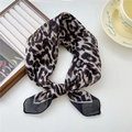 Klassisches quadratisches Baumwoll-Leinen-Halstuch mit Leopardenmuster und schwarzem Rand - 2 Baumwolle - Frostiger Leopard Schwarzer Rand