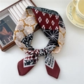 Foulard quadrato in cotone e lino con stampa geometrica retrò in bordeaux e giallo - Floreale a Quadretti Rosso Scuro