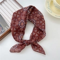 Carré en coton et lin bordeaux vintage avec des motifs floraux de style bohème - 16 Coton - Fleur de Cerceau de Coeur Vermillon