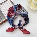 Carré de soie en coton et lin à motif paisley rouge et bleu avec bords roulés - 24 Coton - Patchwork Rouge Paisley