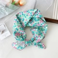 Foulard carré en coton à imprimé floral bleu et rose noué en forme de joli nœud - Bleu Vert Rose Petit Floral