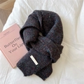 Close-up of thick dark grey speckled knit scarf with a rectangular brand label detail - 20*155cm / Starry Black