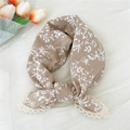Foulard in cotone e lino kaki con motivi floreali bianchi e bordo in pizzo - Stampa Rami Cachi