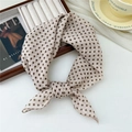 Petit foulard carré en coton et lin beige clair à pois marrons noué en forme de nœud - Pois Denses Beige (1 Coton) / 58*58cm