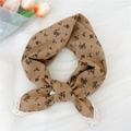 Bandana in cotone e lino marrone a fiori con bordo in pizzo bianco in stile retrò - Foglia Di Loto Marrone