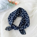 Foulard en coton-lin bleu marine à fleurs blanches sur fond de gaze douce - 12B Marine Feuille Transparente