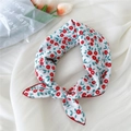 Foulard floral en coton et lin avec motif cerise rouge sur fond crème et bord rouge - 17B Point Rond Fleuri