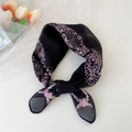 Carré de coton et lin noir et rose avec motifs floraux et imprimés élégants pour femme - Imprimé Animal Noir