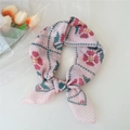 Foulard élégant en lin et coton rose clair avec motifs géométriques et floraux verts - Losange Floral Rouge Rouille