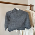 Detalle de chal gris de punto que muestra la cremallera lateral y el tejido acanalado - Talla única / Gris