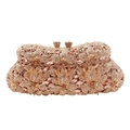 Vue macro de la pochette de soirée florale or rose avec strass pavés et cristaux détaillés - Champagne