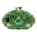 Dettaglio di cristalli verdi su pochette da sera di lusso con cornice dorata - Verde Frutta