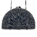 Detail van een halfronde zwarte avondclutch met straspatroon en metalen schouderketting - Zwart