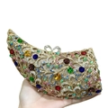 Elegante pochette a mezzaluna con cristalli multicolore e intagli metallici dorati a vite - Oro Chiaro Multicolore