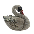 Dettaglio macro della borsa da sera a cigno con cristalli incastonati e chiusura ad anello - Argento Multicolore