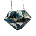 Dettaglio della borsa a mano a forma di diamante con cristalli colorati e catena argento - Nero Iridescente
