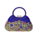 Détail de la pochette de soirée bleu roi avec motifs floraux en strass multicolores - 23*12*6cm / Bleu