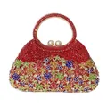 Detalle de bolso de fiesta de cristales rojos con motivo floral y cierre de perla - Rojo Mezclado