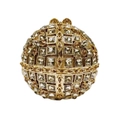 Dettaglio di una lussuosa borsa da sera a sfera con strass e chiusura ad anello dorato - Sfera di Cristallo / Oro