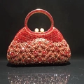 Bolso de noche de lujo con diamantes rojos, detalles florales dorados y asa metálica - Rojo